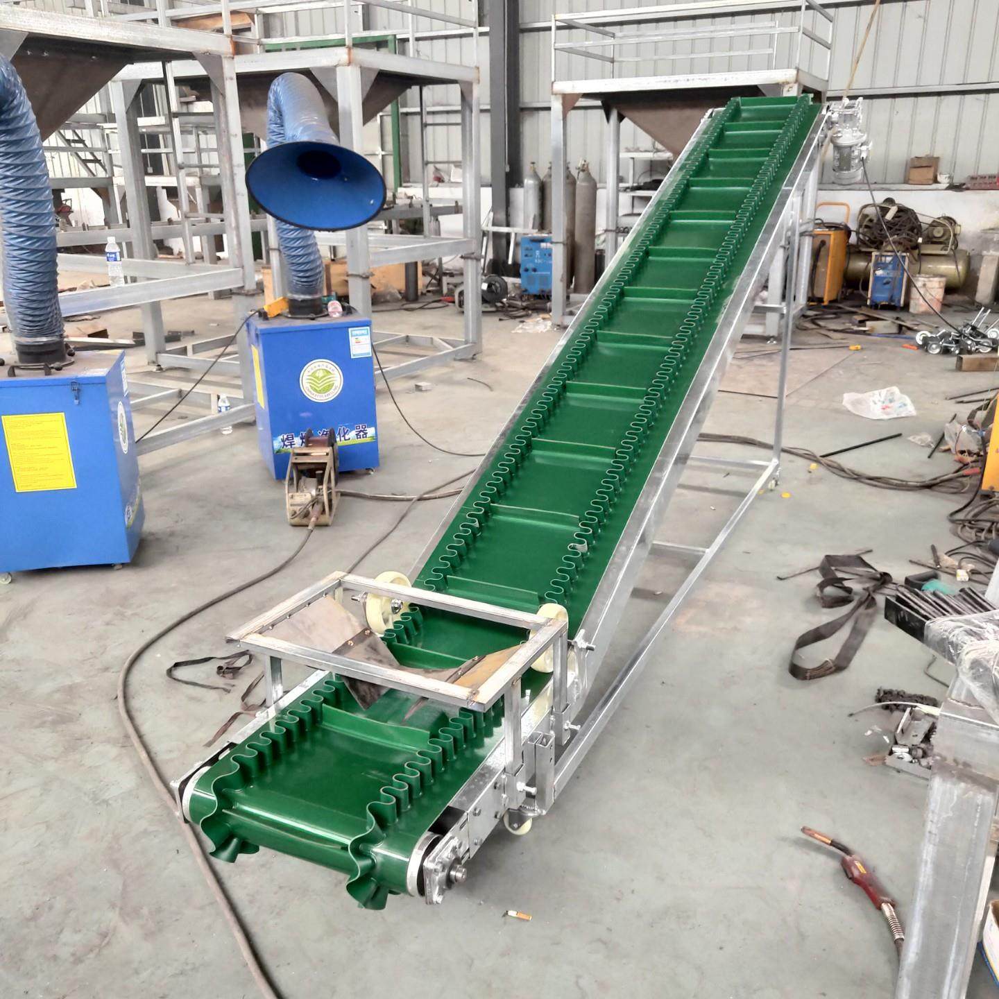 出售输液瓶矿泉水瓶输送机可调速爬坡瓶子输送机裙边大倾角皮带机,搬运/仓储/物流设备,输送机,淘宝优惠券,粉丝福利购,淘宝优惠卷