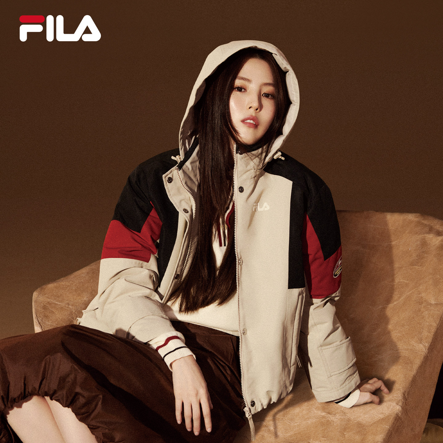 FILA斐乐宽松拼色连帽羽绒服