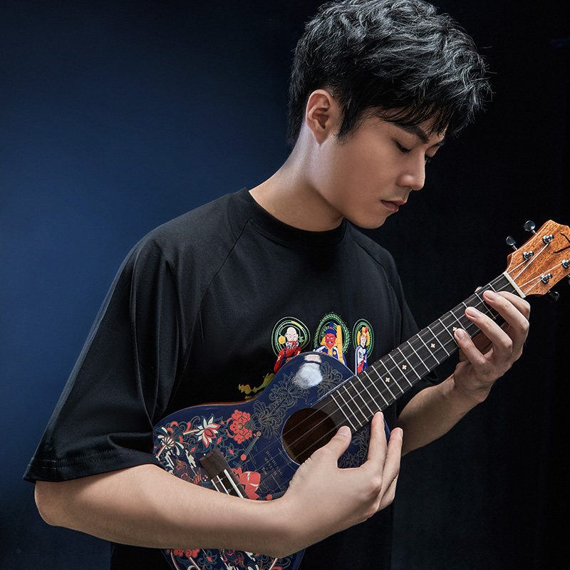 TOM敦煌博物馆尤克里里单板乌克丽丽初学者小吉他桃花心木23寸,乐器/吉他/钢琴/配件,尤克里里/小吉他,淘宝优惠券,粉丝福利购,淘宝优惠卷