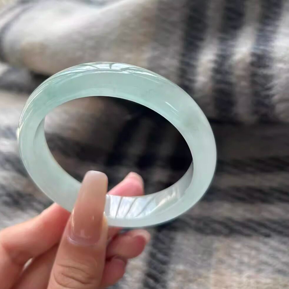 最相物“缟羽系列”高冰种飘花翡翠玉手镯子白月光玉镯真玉石处理