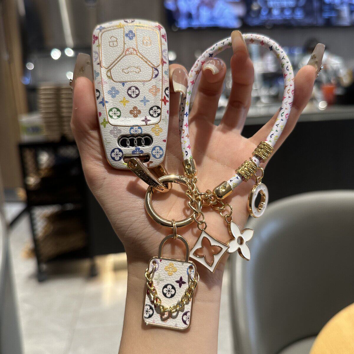 适用于奥迪钥匙套新A6L/A4L/Q5L/Q7车A8L/A5/Q3/Q2L/A3L/Q6女壳扣
