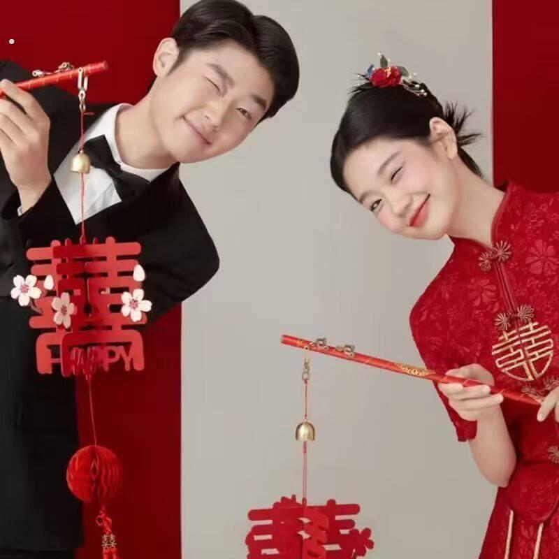 拍照出片小道具结婚拍照出片小道具氛围感户外结婚手提喜字红灯笼图片