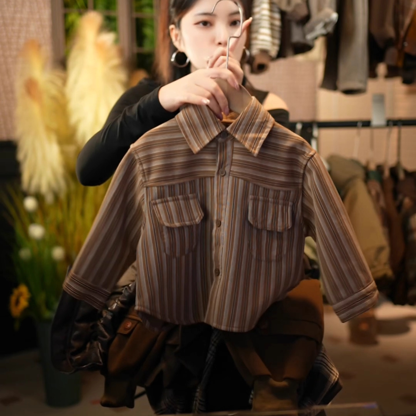 2025年冬季新款日系复古亚麻衬衫女竖条纹宽松长袖翻领衬衣外套