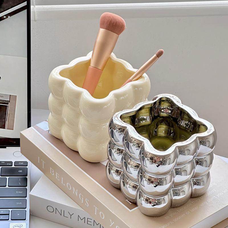 高级感化妆刷收纳筒棉花糖简约刷子收纳盒子眉笔桶实用梳妆台摆件