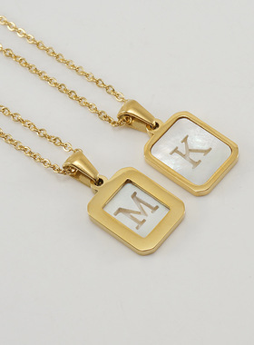 欧美in风钛钢镂空贝壳字母项链女18K不锈钢方形英文字母吊坠项链