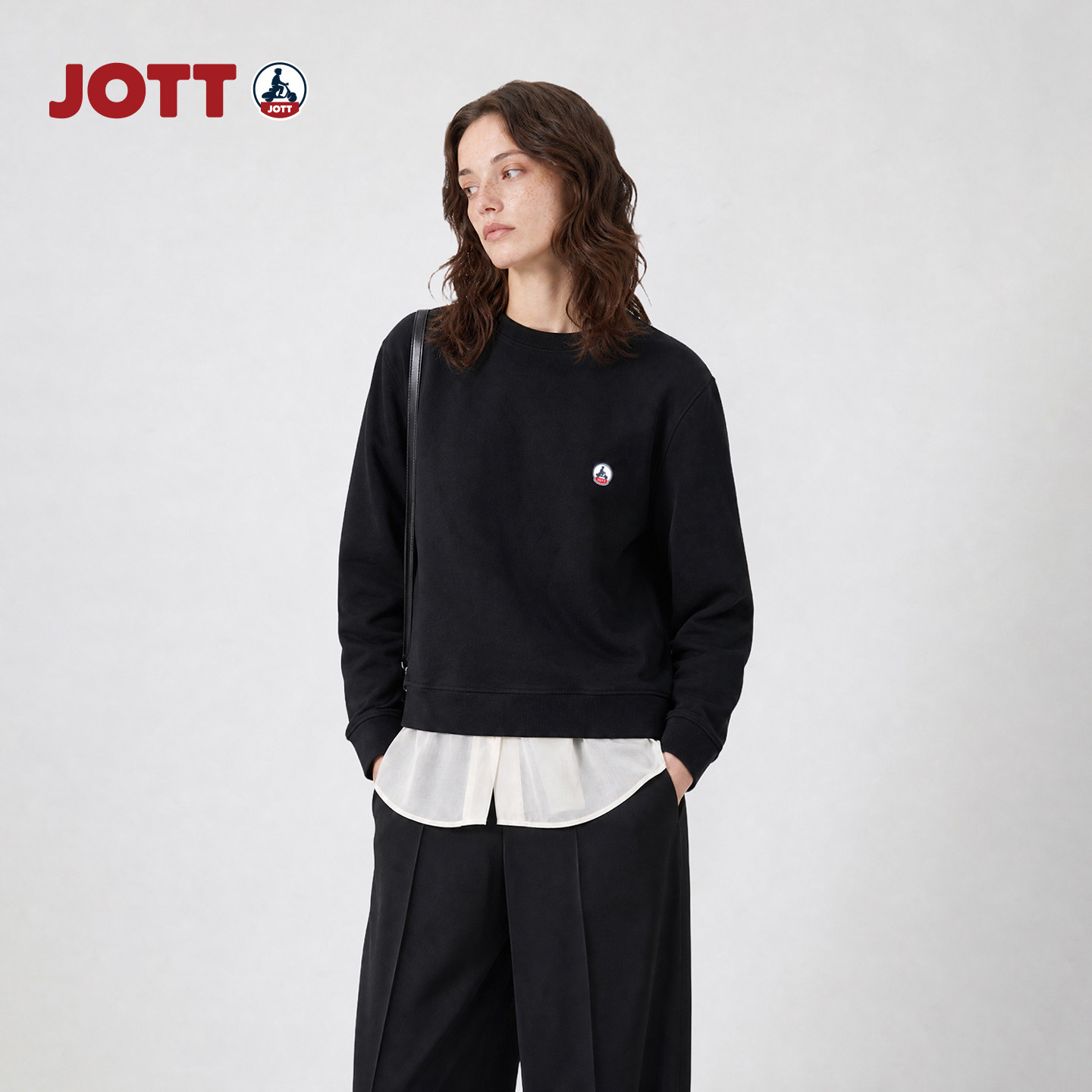 JOTT/圆领套头黑色卫衣简约时尚舒适长袖直筒上衣女士秋冬新款图片
