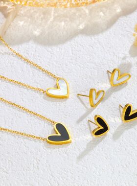 轻奢小众设计感黑色歪桃心项链气质白贝心形钛钢锁骨链饰品套装