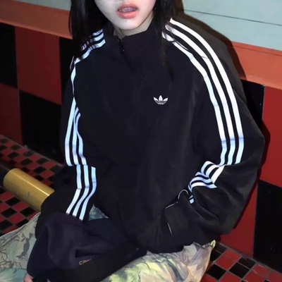 阿迪达斯三叶草女三条杠立领夹克