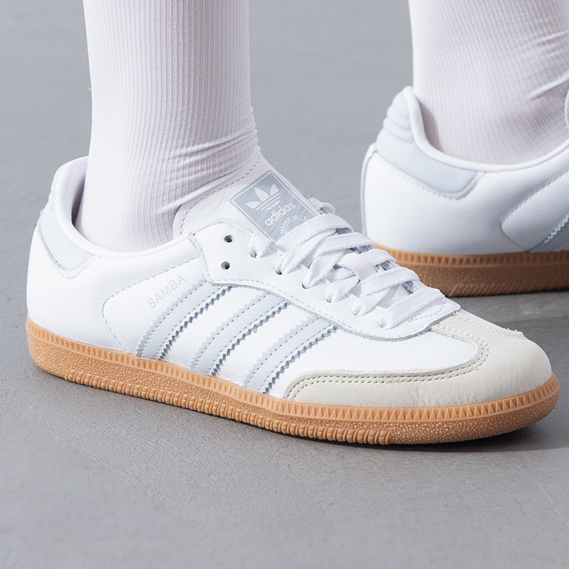 阿迪达斯三叶草秋季新款女鞋潮流运动鞋子轻便耐磨休闲板鞋IE08