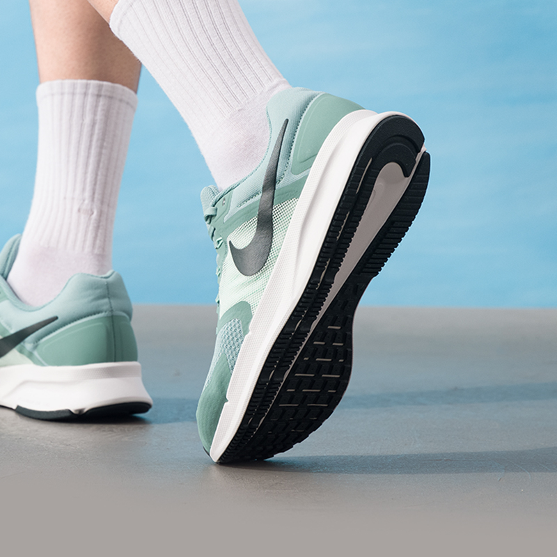 耐克（NIKE）男鞋 2025秋季新款RUN SWIFT 3跑鞋时尚训练鞋缓震轻