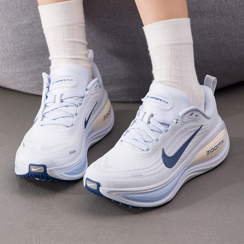 耶运动NIKE耐克女鞋VOMERO PLUS超级迈柔缓震回弹厚底跑步鞋HV81