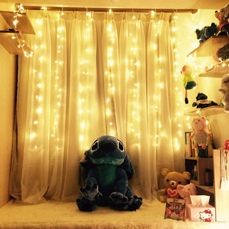LED彩灯闪灯串灯窗帘灯水帘灯婚庆节日装饰灯房间落地窗浪漫布置 - 封面