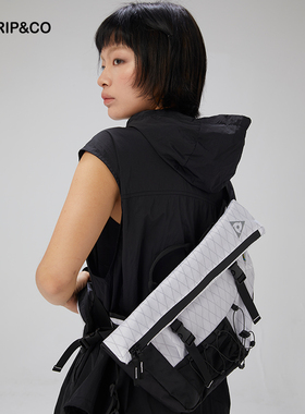 TRIP&CO男女同款户外运动时尚休闲拼色扣带拉链斜挎包