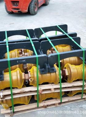 PC450-8挖掘机支重轮208-30-00210四轮一带