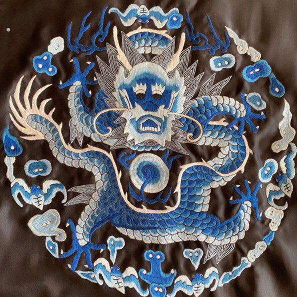 真丝纯手工刺绣三蓝绣团龙补子绣片黑色绣龙补子