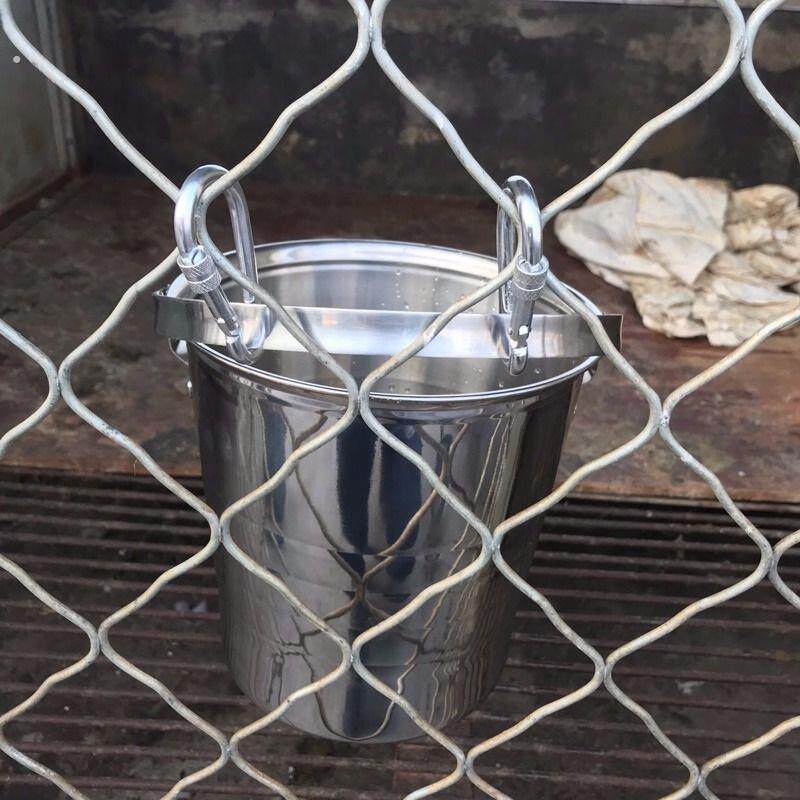 犬舍中大型犬挂式狗狗饮水桶宠物不锈钢喂水器喝水盆狗笼悬挂水壶