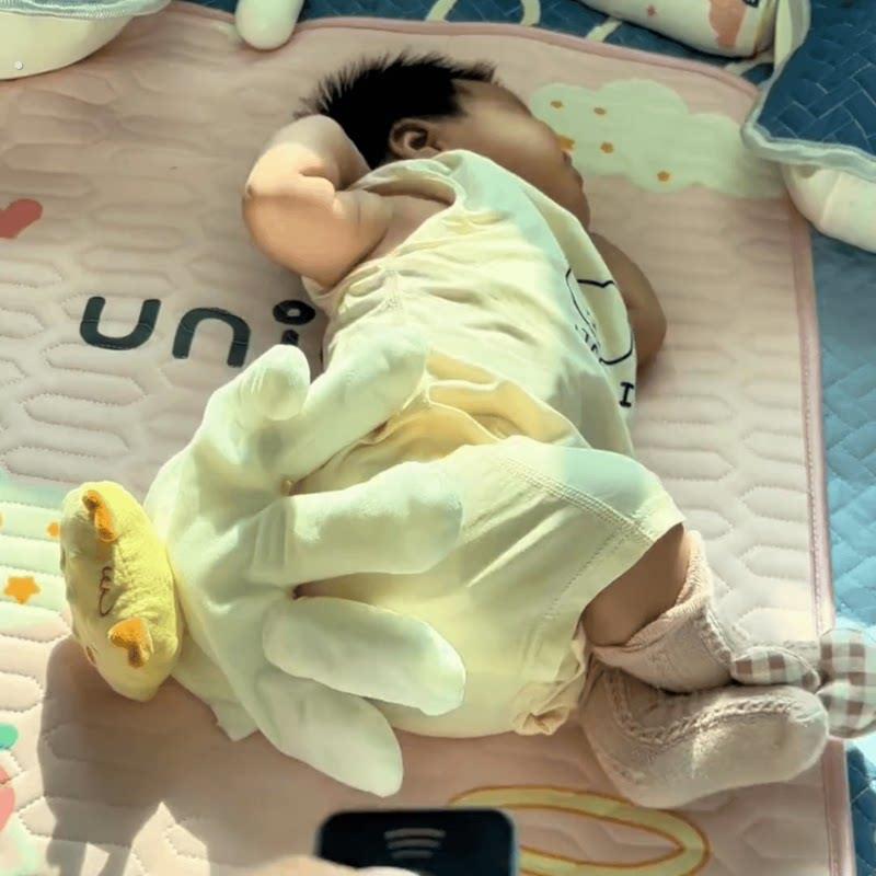 宝宝睡觉安全感遥控哄睡解放双手神器婴儿安抚手掌压惊米袋排胀气