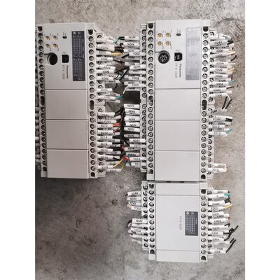 PLC:  AFPX-C60R两台AFPX-E30R一台