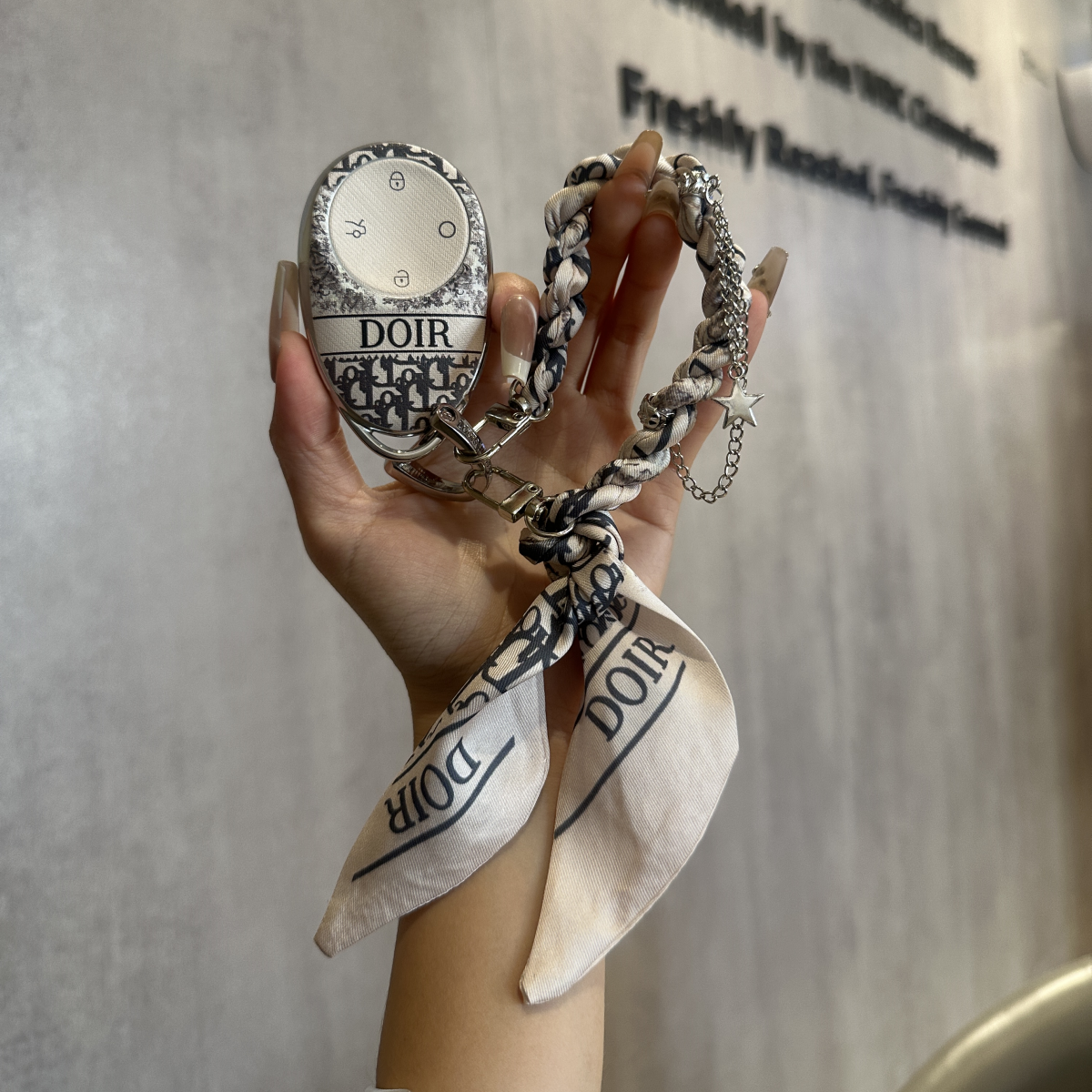 适用埃安霸王龙钥匙套新款广汽AION V埃安霸王龙遥控钥匙保护包扣