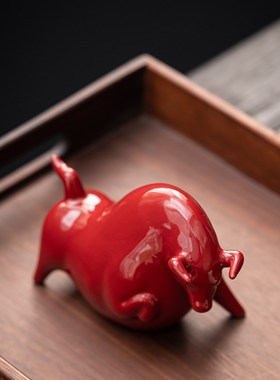 创意陶瓷招财红牛摆件家居客厅办公室桌面装饰生肖牛礼品牛气冲天