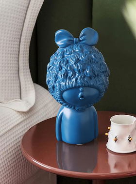 北欧简约创意轻奢卡通人物艺术摆件装饰品客厅房间书桌装饰工艺品