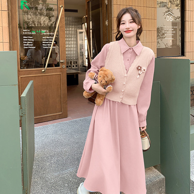 粉色针织马甲连衣裙套装