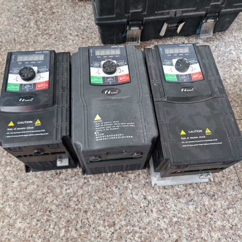 拆柜日业变频器2台4千瓦一台7.5千瓦己约好双方协议价