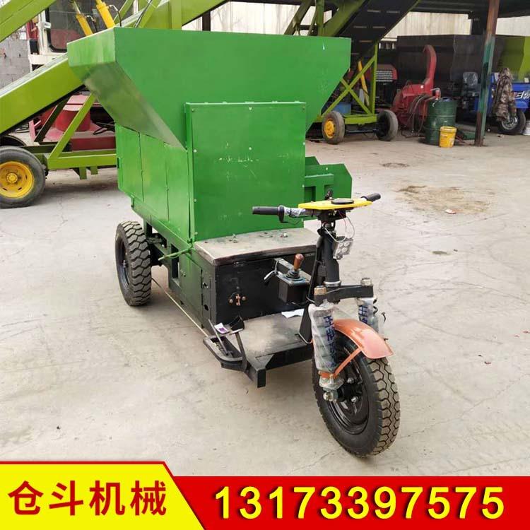 小型电动撒料车牛羊圈舍通道喂料车电动环保型畜牧养殖喂料车