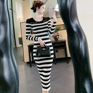 条纹针织连衣裙女秋冬高级感修身显瘦配大衣的打底裙子过膝毛衣裙