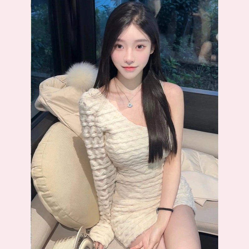 【TiTi美少女】露肩白色春夏女连衣裙紧身包臀裙磨毛收腰长袖短裙