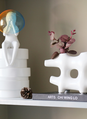 夕阳渐变色泡泡小孩白色创意陶瓷人物摆件电视柜书架艺术软装饰品