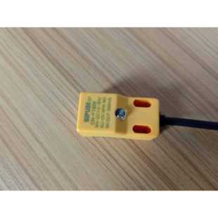 方形三线直流金属感应传感器CN F1805接近开关