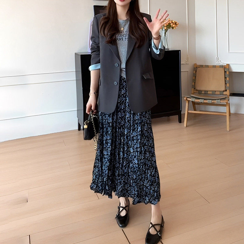 2026春秋季新款女士韩系穿搭西装外套短袖T恤碎花半身裙三件套装
