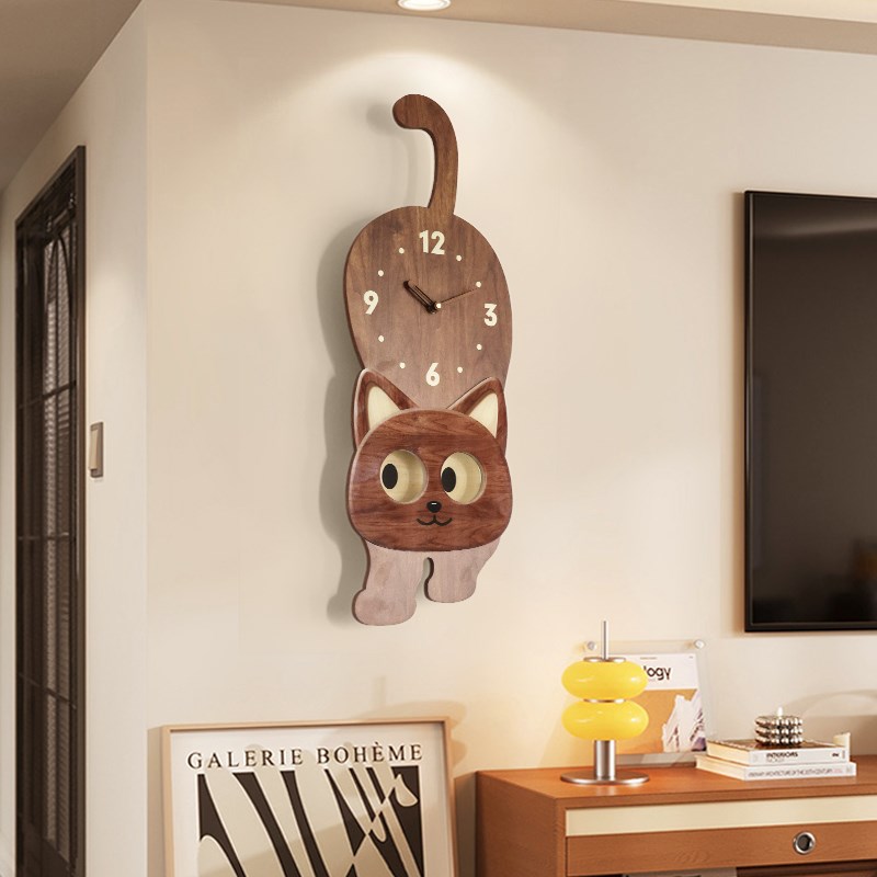 客厅挂钟2025新款猫咪时钟装饰画中古风创意背景墙带摇摆挂墙钟表