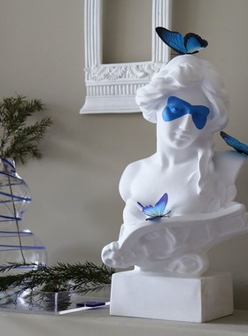 蓝色蝴蝶女孩胸像树脂雕塑小众家居柜子装饰橱窗艺术品装置大