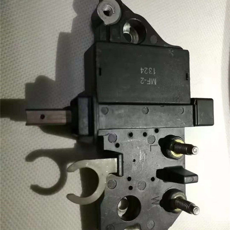 适用于佩特来 AVi147D3001宇通客车发动机 发电机 调节器