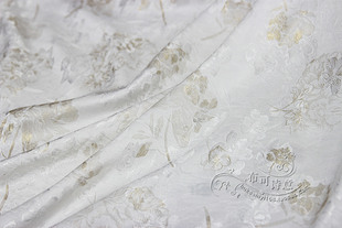 32元 面料布料乳白压皱仿真丝提花绸幅宽140 米 汉服DIY 烫金牡丹