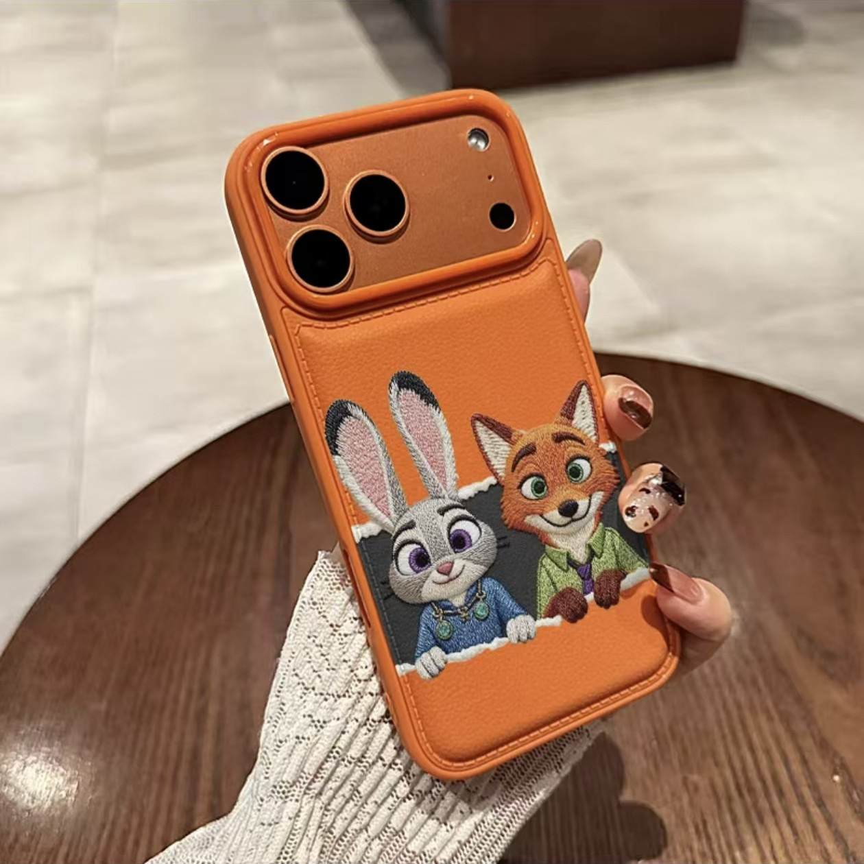 仿绣朱迪尼克适用苹果17promax/16pro/15plus/14香奈鼓包手机壳iPhone13小众12promax新款11个性ip17pro套