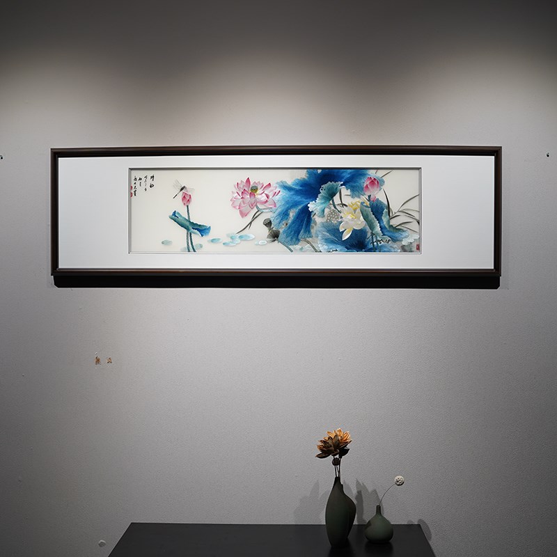 现代新中式装饰画清m韵荷花刺绣床头挂画书房背景装饰画精品蚕丝图片