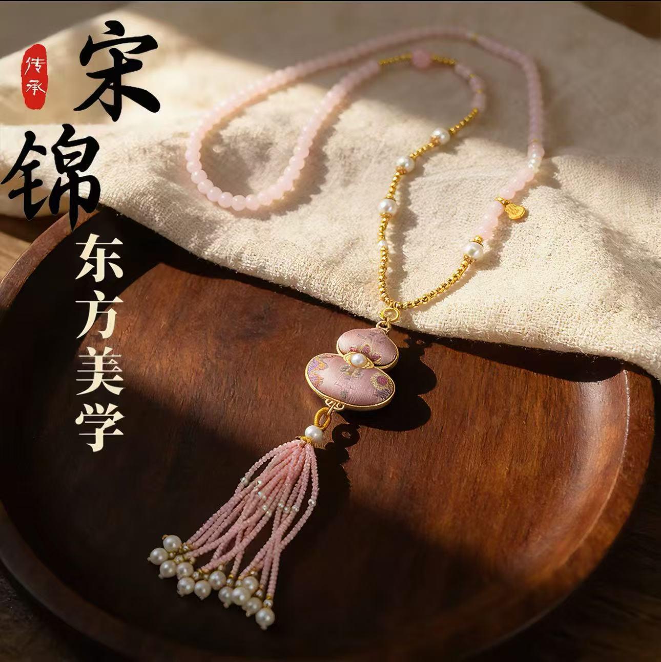 国风宋锦蝴蝶吊坠中式项链小马吊坠汉服毛衣链珠串吊坠手工饰品