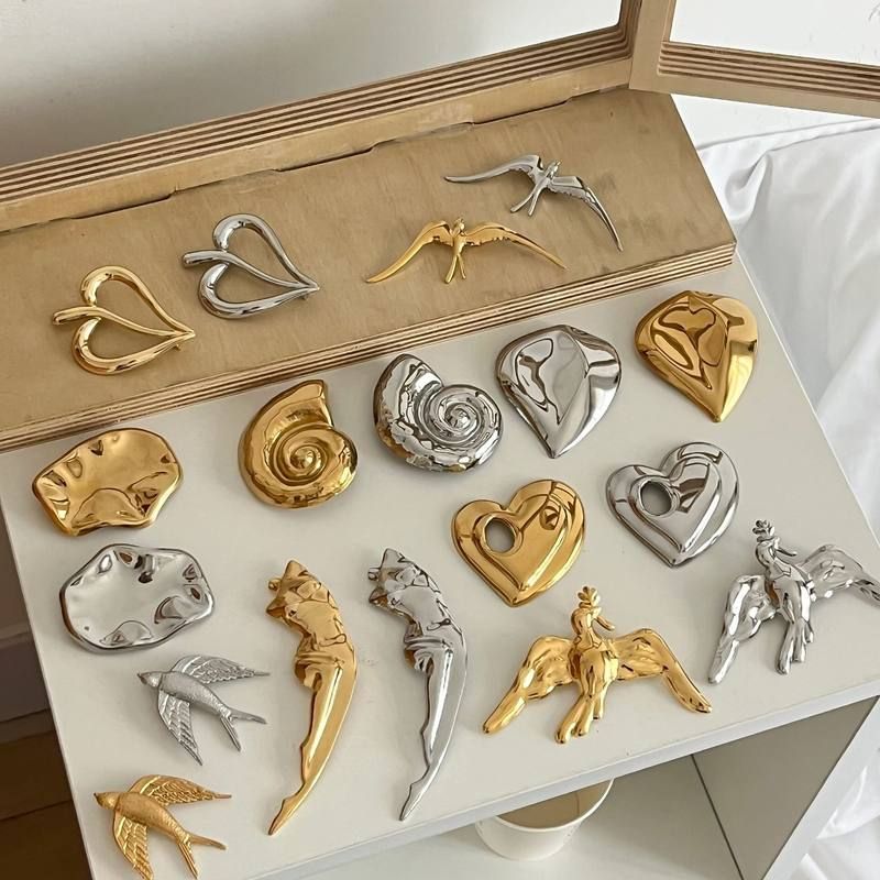 欧美金色银色钛钢男生胸针时尚服饰女生胸花轻奢高级感不锈钢别针