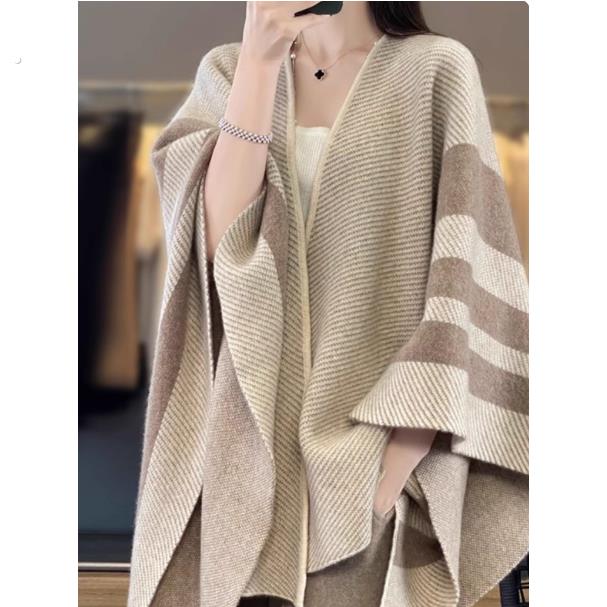 披风2025新款复古风羊绒披风外搭斗篷撞色洋派针织衫披肩开衫外套