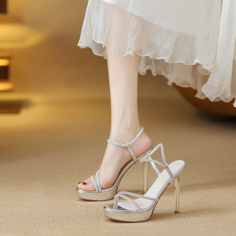 2025年厚底凉鞋女细跟水钻银色清冷感高跟鞋夏天配裙子两穿罗马鞋