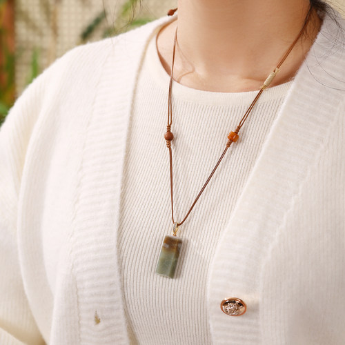 珞石和田玉牛扎糖吊坠毛衣链男女