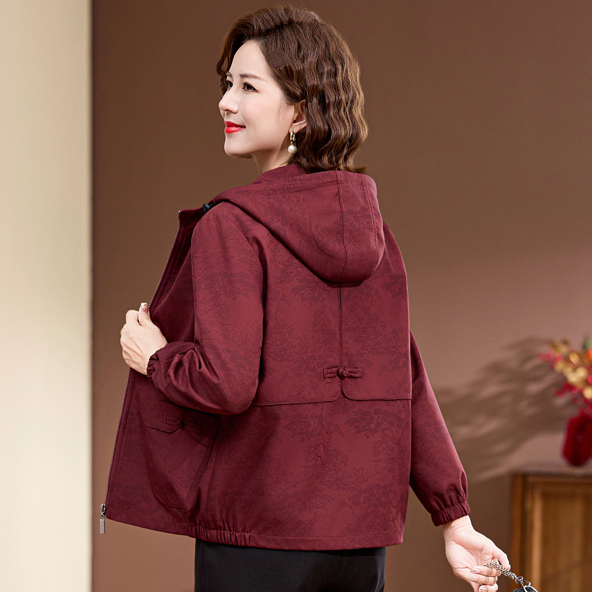 台格新中式25年秋季妈妈中老年装连帽拉链印花盘扣口袋休闲外套