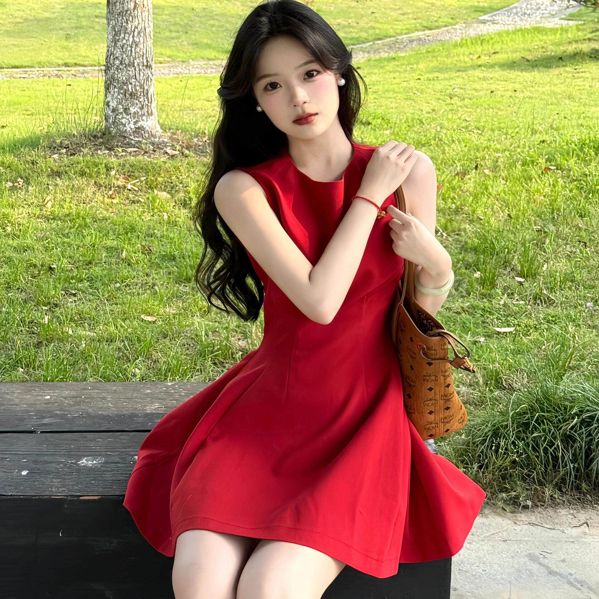 红色无袖连衣裙女夏季高级感气质小个子收腰显瘦a字短款背心裙子