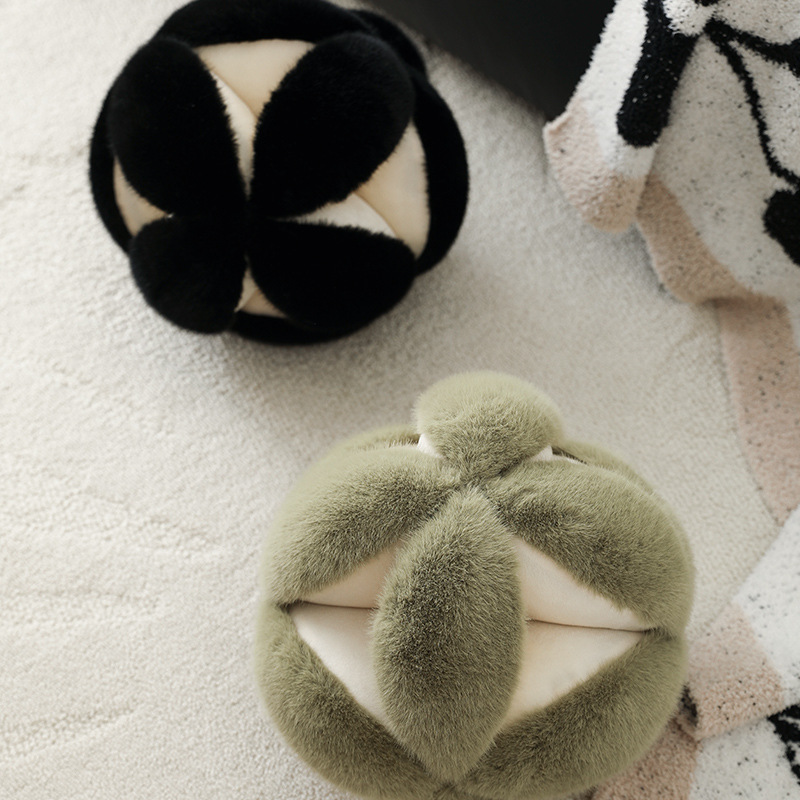 球形毛绒沙发抱枕样板间软装搭配沙发小靠枕含芯毛绒绣球床头靠垫