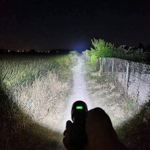 松美户外G40强g光手电筒SST40 2000流明可充电18650 21700电池耐