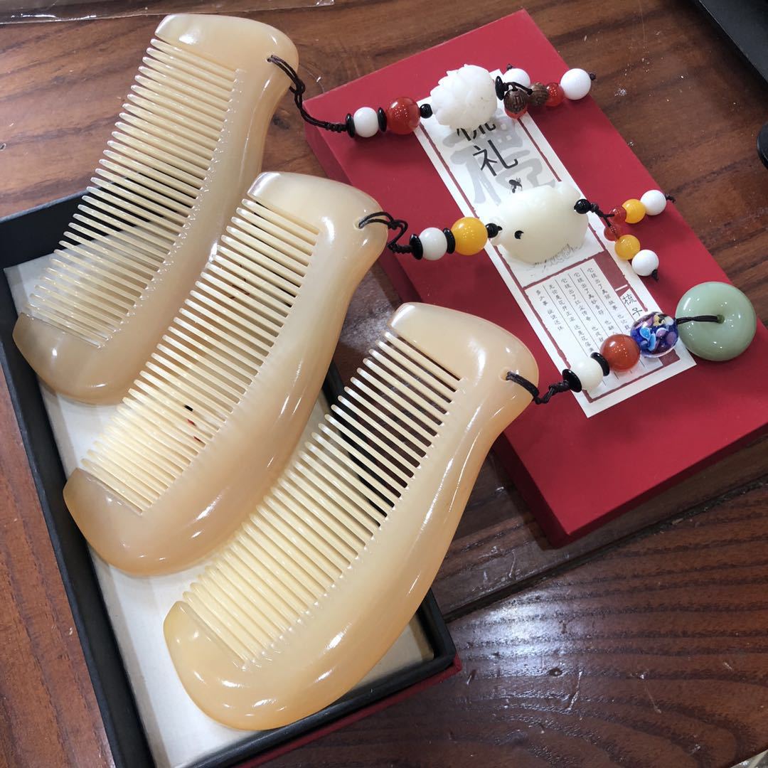 天然牛角梳挂坠加厚精品羊角梳子顺发家用平安扣可爱礼品梳教师节