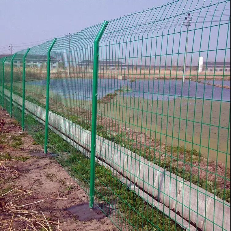 高速公路护栏果园双边丝护栏网 圈地养殖浸塑铁丝护栏网 安平聚光